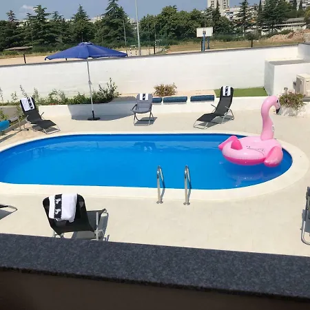 Franov With Pool, 10 Min From The Old Town Of Holiday home *