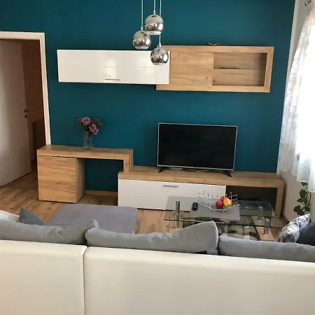 Franov With Pool, 10 Min From The Old Town Of Vakantiehuis *